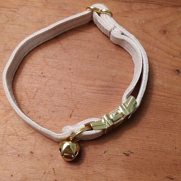 Beige Velvet Adjustable Cat Collar with Gold Bell Breakaway Closure NWOT - Picture 5 of 5